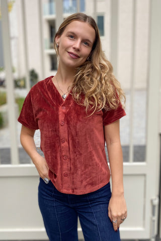 MILA COSY VELVET TOP TERRACOTTA